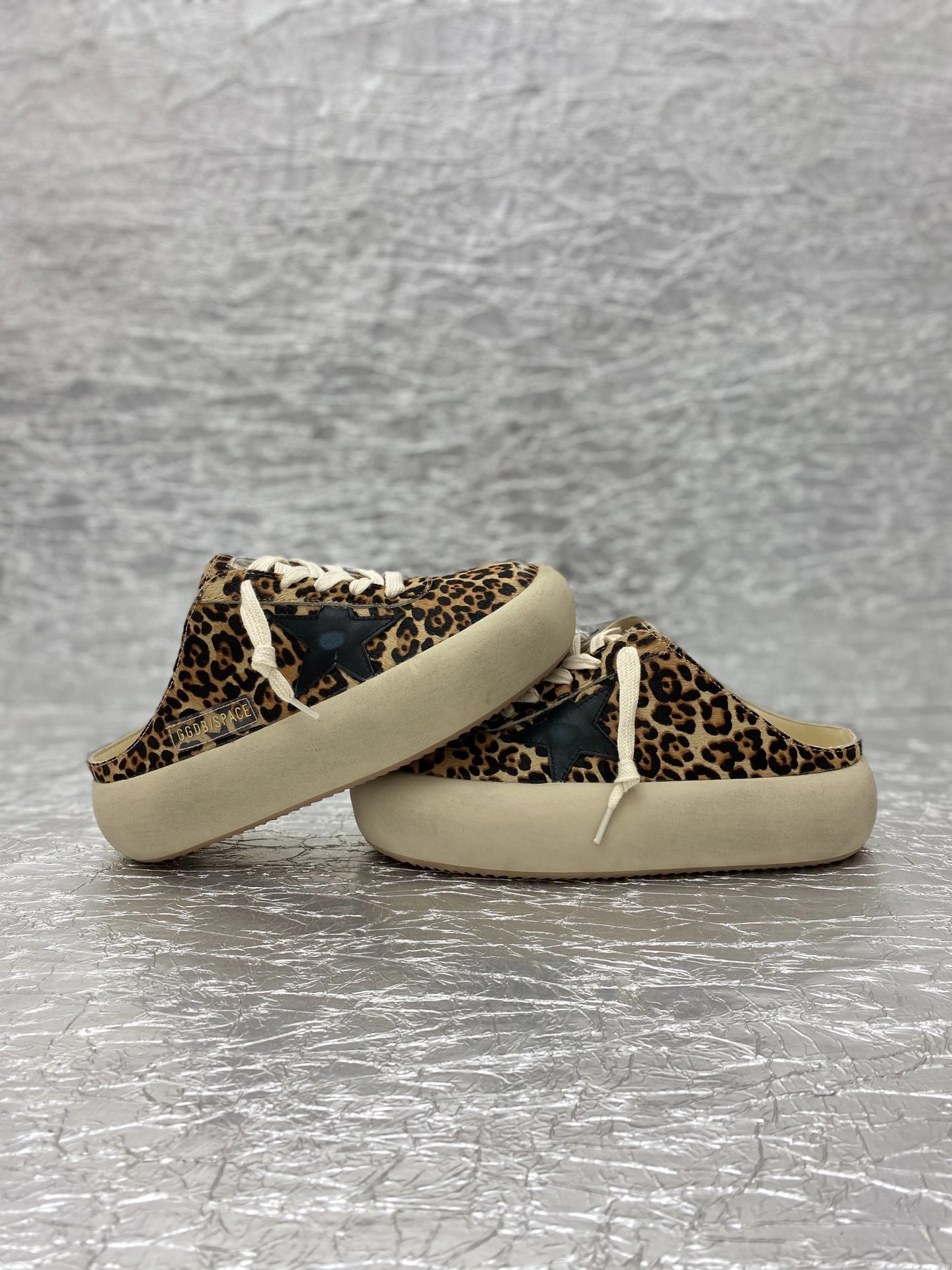 OOBB-- 6642 GWF00383.F003331.81472 Space cowhide item:E-X362J2908T